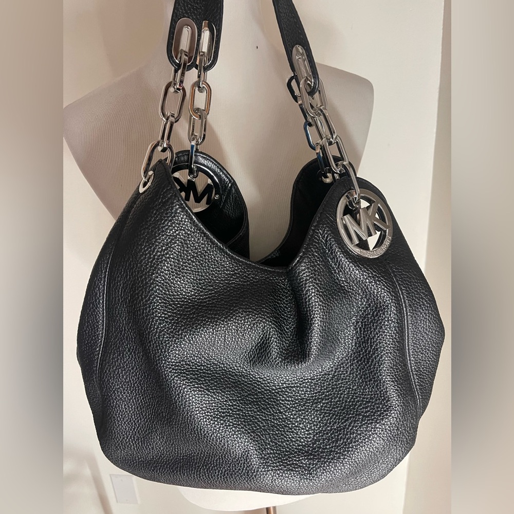 Gorgeous Michael Kors Black Pebble Leather Silver Chain Strap Bag!